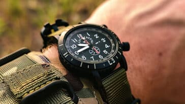 Montre militaire avec boussole
